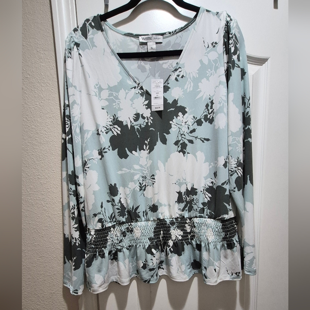 White House Black Market Mint Green Floral V-Neck Blouse